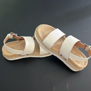 Time and Tru casual white sandals